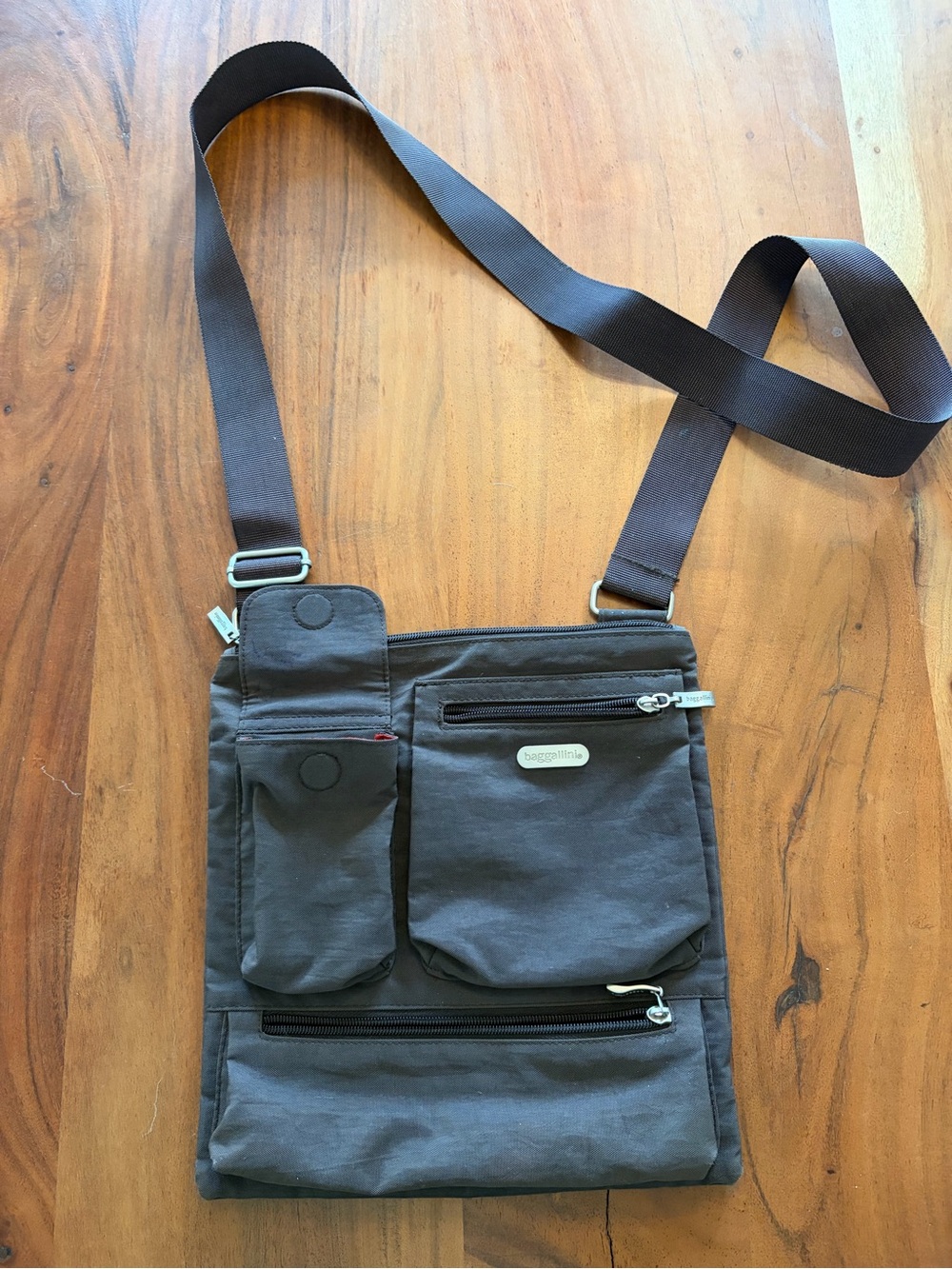Baggallini unisex small travel Messenger Bag in black with multiple pockets